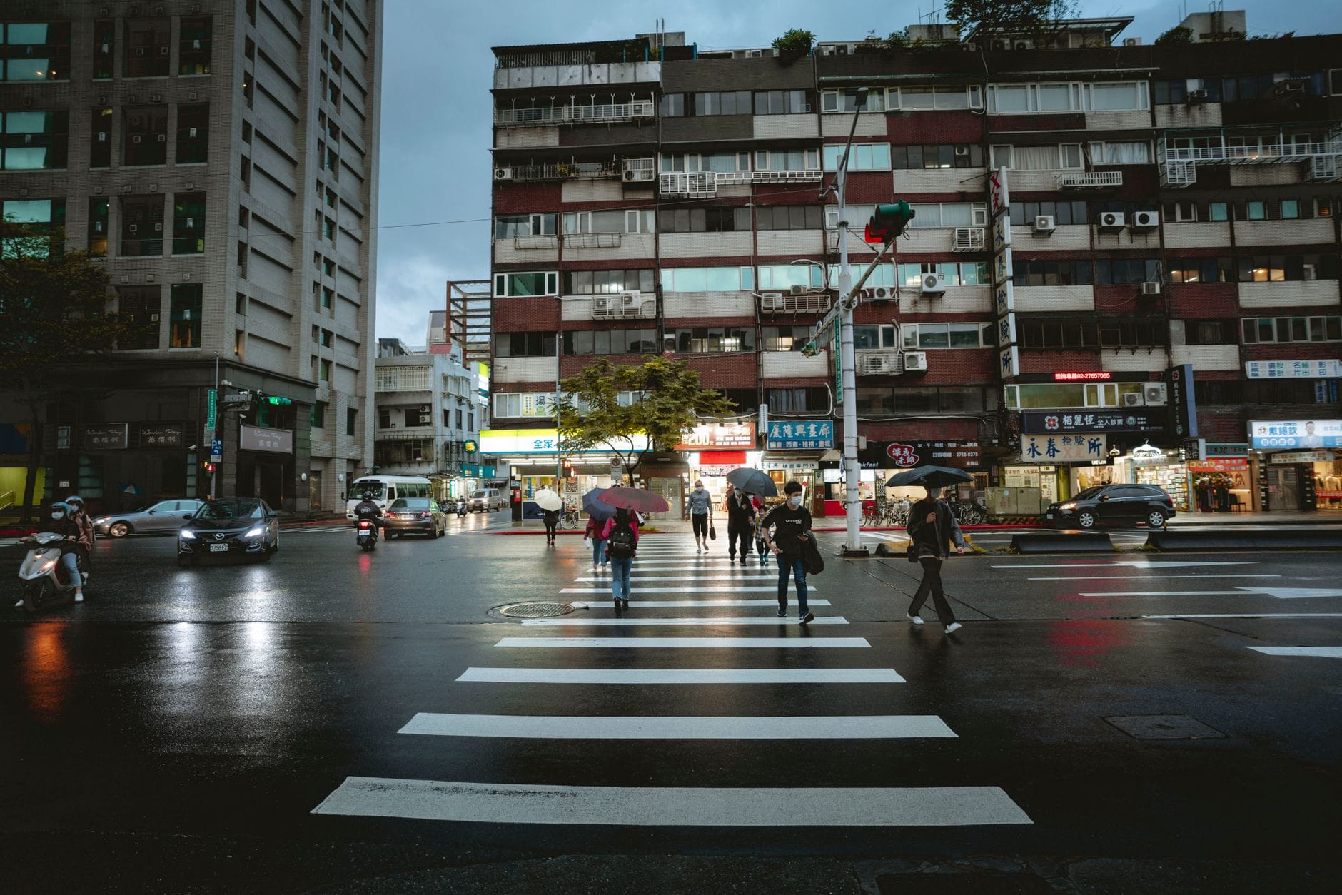 The Covered Walkway Season: How Singapore, Taipei and Bangkok Built Cities You Can Cross in the Rain