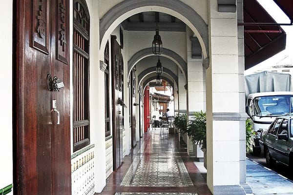 Under the Five-Foot Way: How a 200-Year-Old Building Rule Still Runs Monsoon-Season Asia
